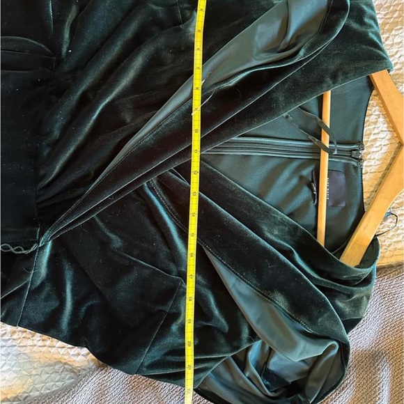 Gorgeous V-Neck Deep Emerald Green
Velvet Jumpsuit-Worn Once Alex Marie W/ Belt - Picture 6 of 7